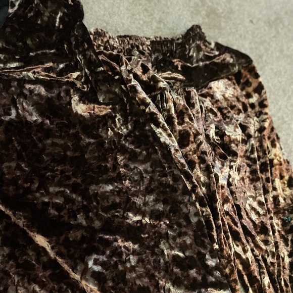 Velvet suit for winter .. gold and brown tone - Picture 2 of 3